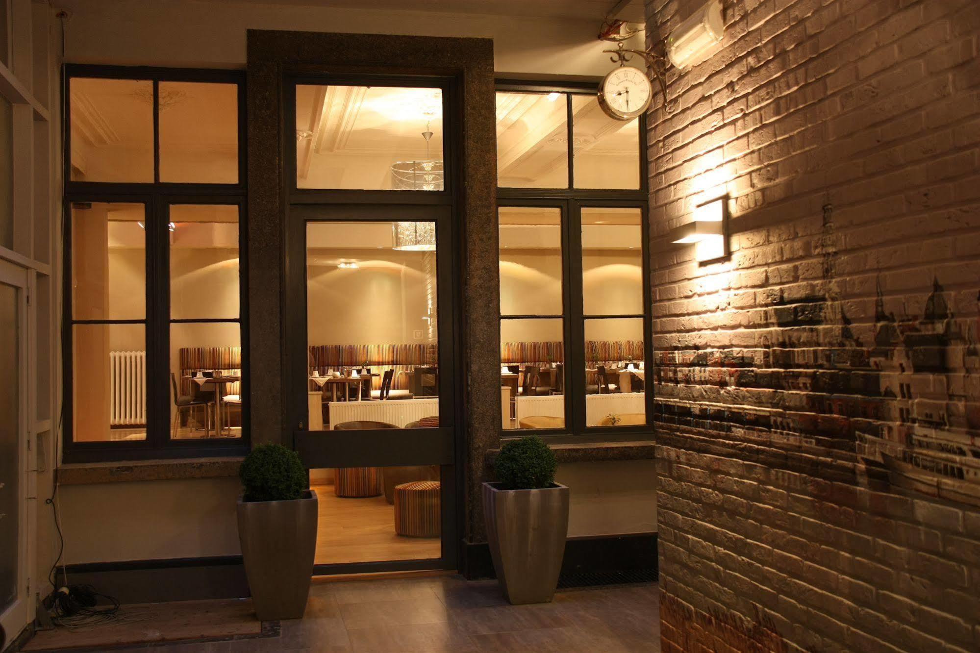 P6 Antwerp Hotel Exterior foto